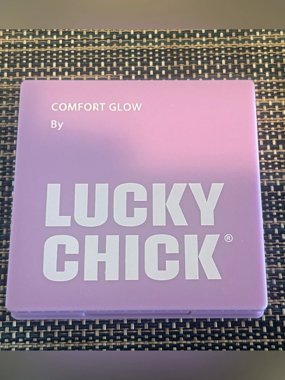 Lucky Chick Comfort Glow Eyeshadow Palette - Rose Gold